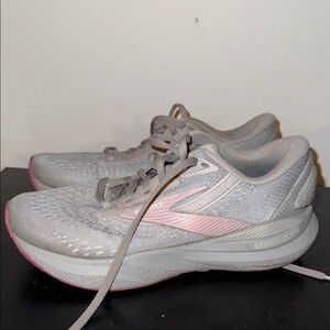 Brooks Women's Athletic Shoes adrenaline 24- Gray with Pink Accents